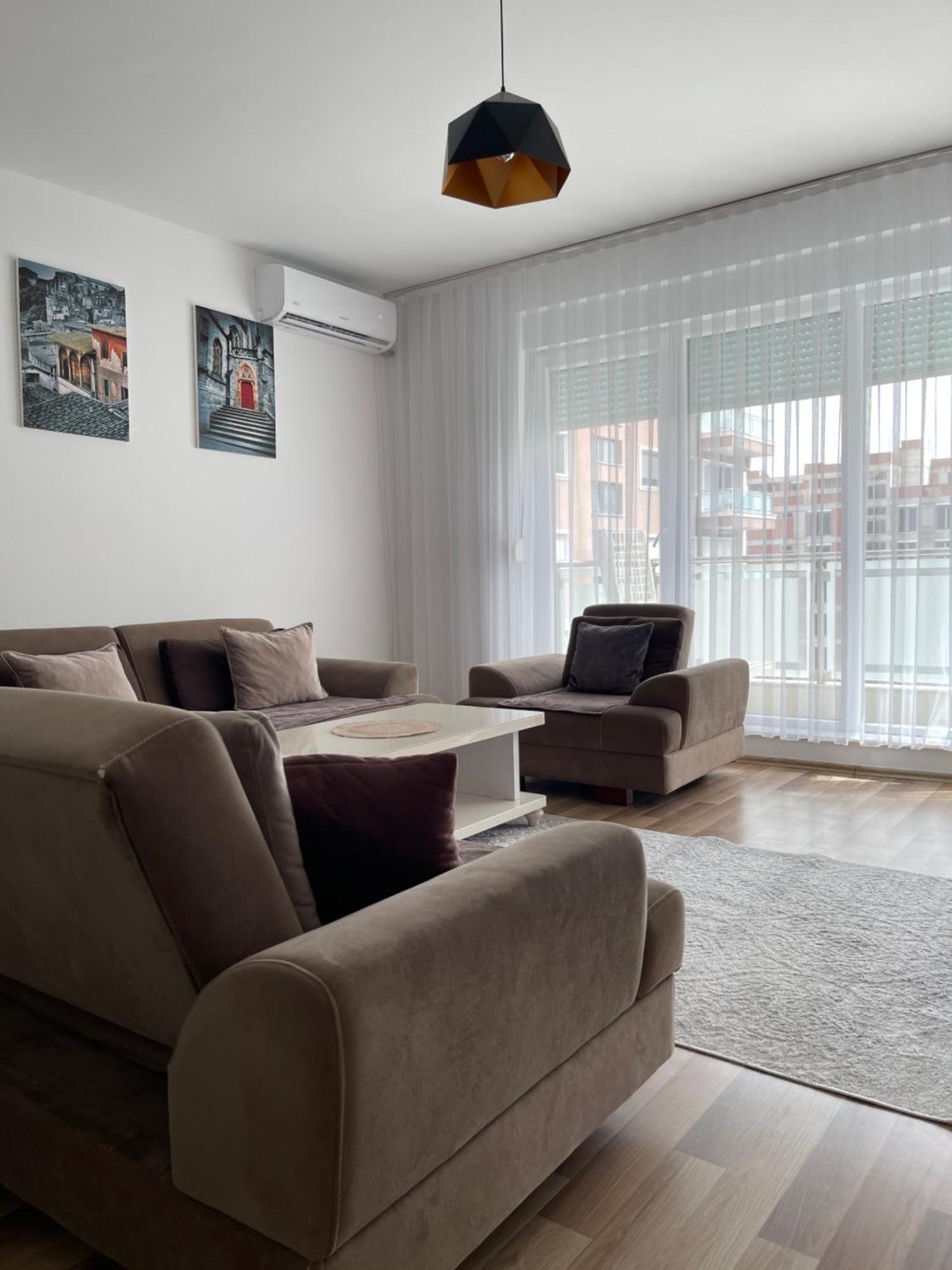 Entire Apartment - Near The Center 普里什蒂纳 外观 照片