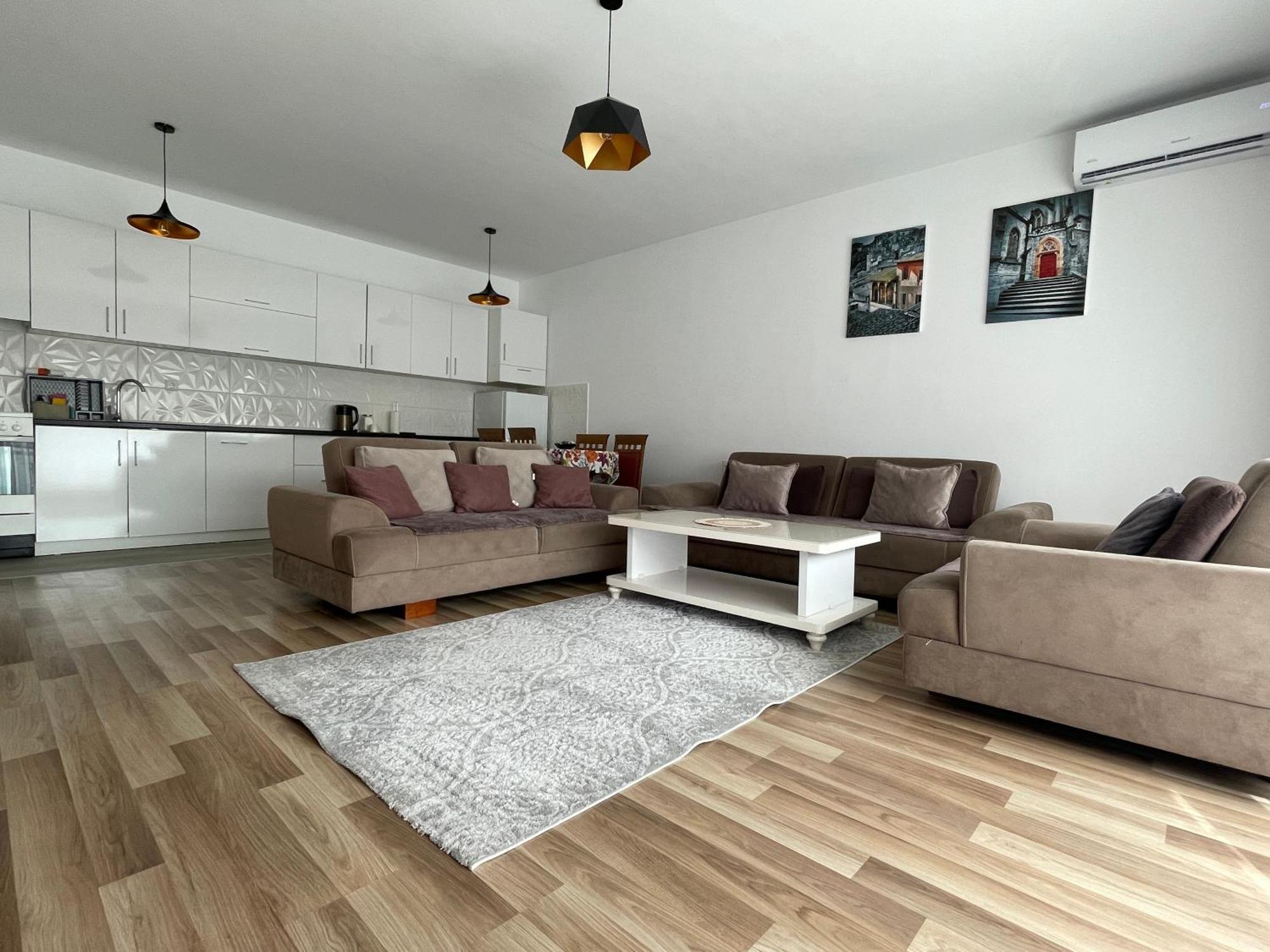 Entire Apartment - Near The Center 普里什蒂纳 外观 照片